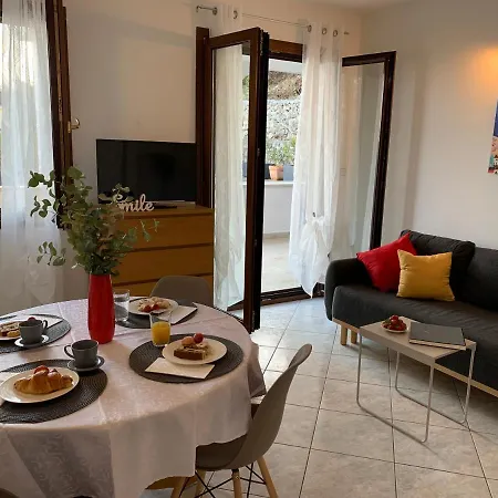 Apartmán Near The Beach, With Terraces And Seaview At House B.