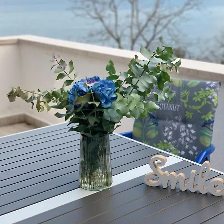 Apartmán Near The Beach, With Terraces And Seaview At House B.