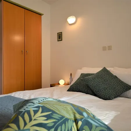 Near The Beach, With Terraces And Seaview At House B. Apartmán *
